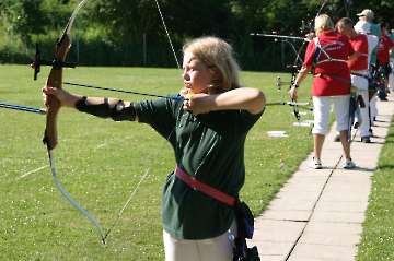 Fotos vom Wettkampf, Pause und Siegerehrung von der LM FITA in Vellmar vom 02. Juli 2006-17