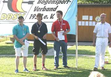 Fotos vom Wettkampf, Pause und Siegerehrung von der LM FITA in Vellmar vom 02. Juli 2006-50